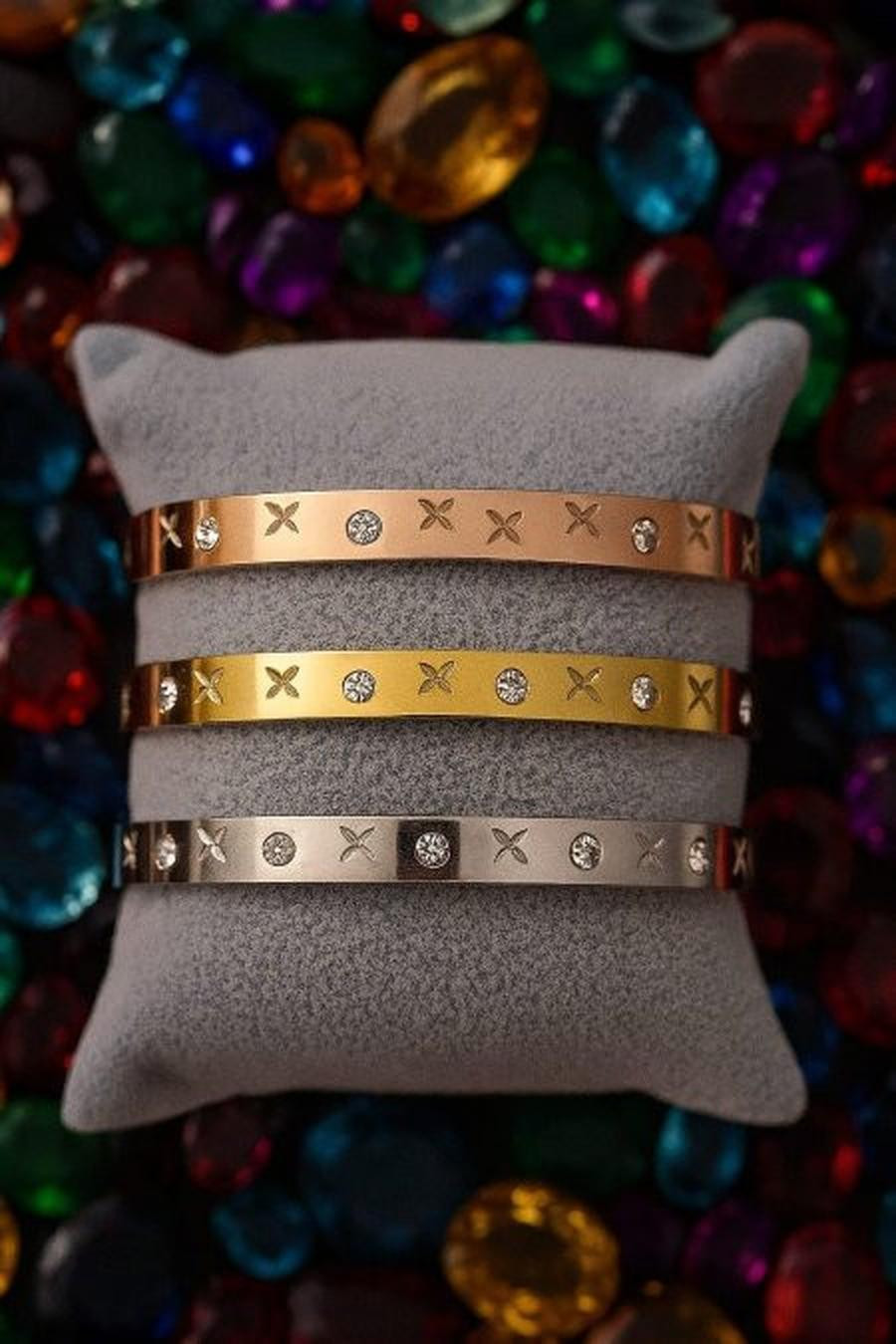 Italian bracelet set consisting of three pieces, LV brand