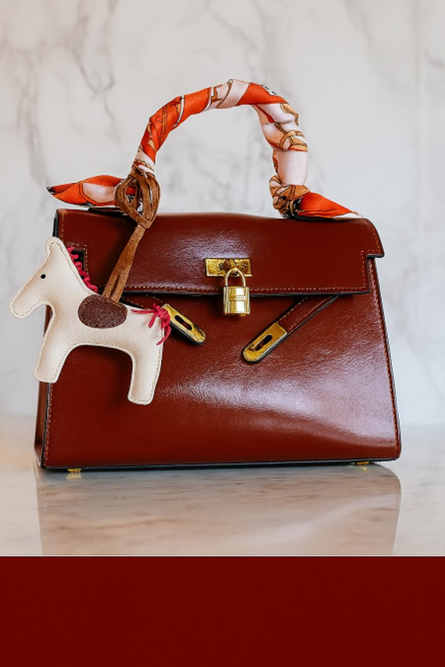 Hermes bag in shiny leather with a horse