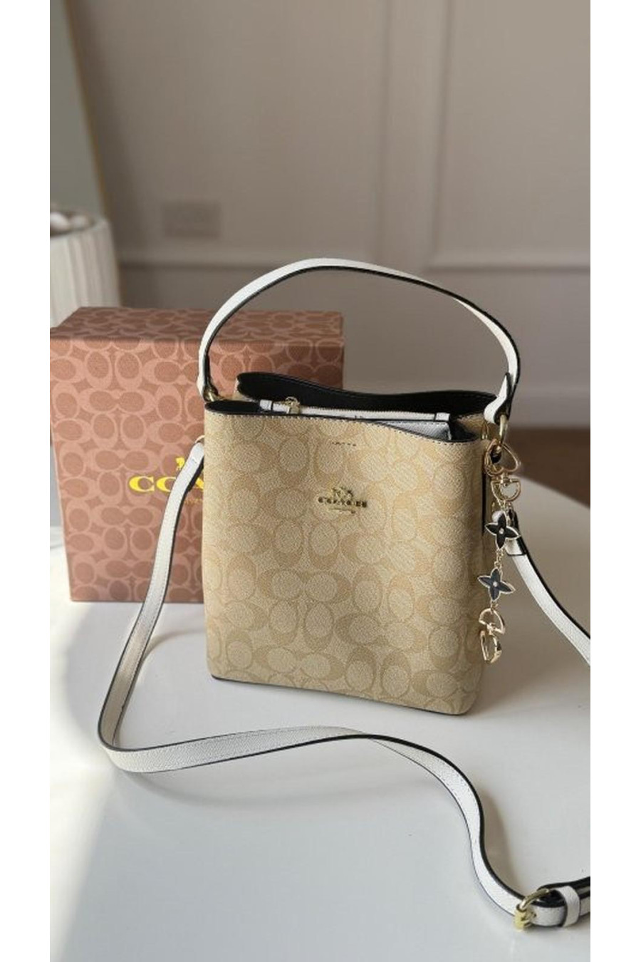 Bag - Coach / Most requested - including company box with Van Cleef accessory as a gift, fixed hand