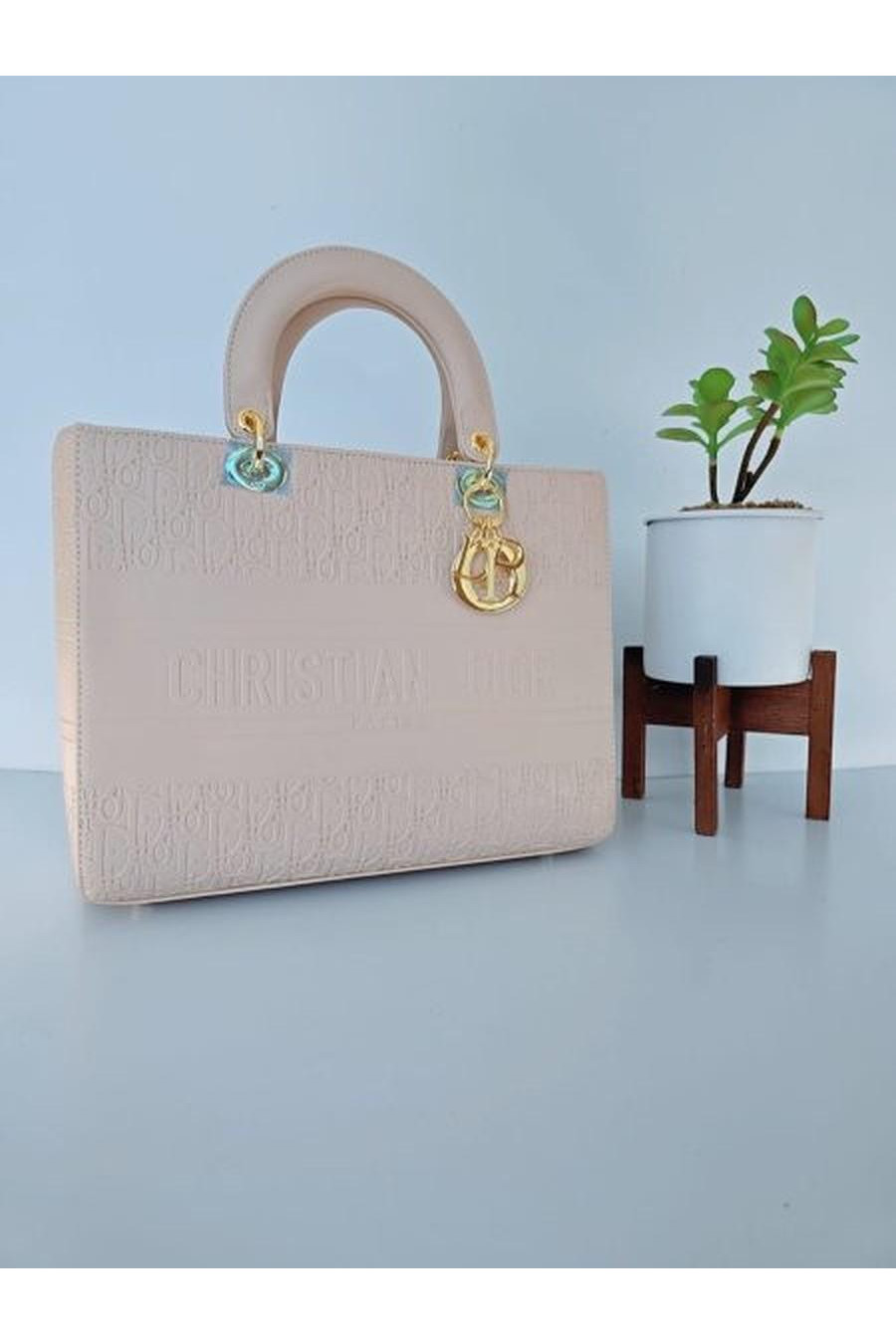 Light beige gold hardware