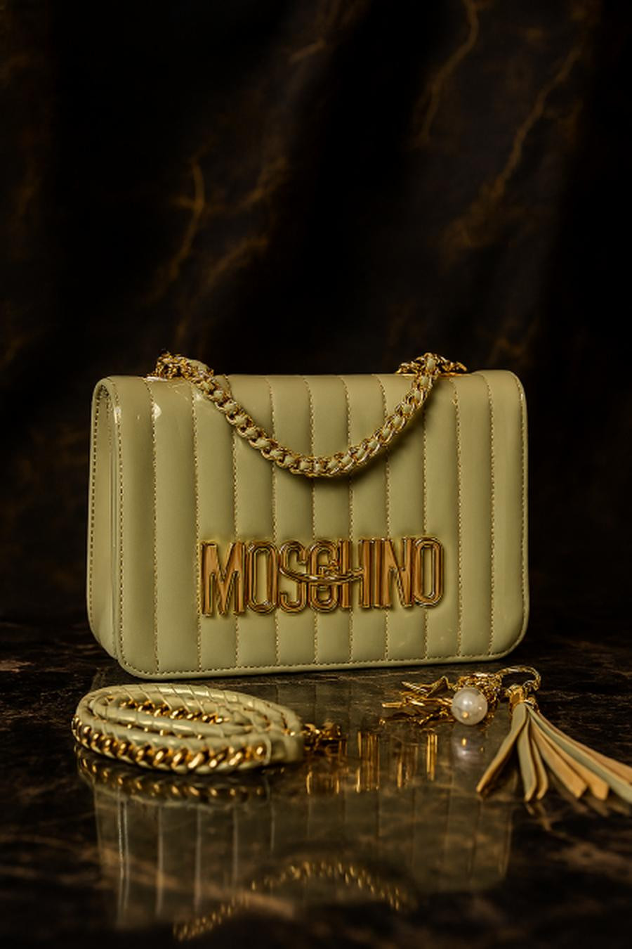 Pistachio (light green)